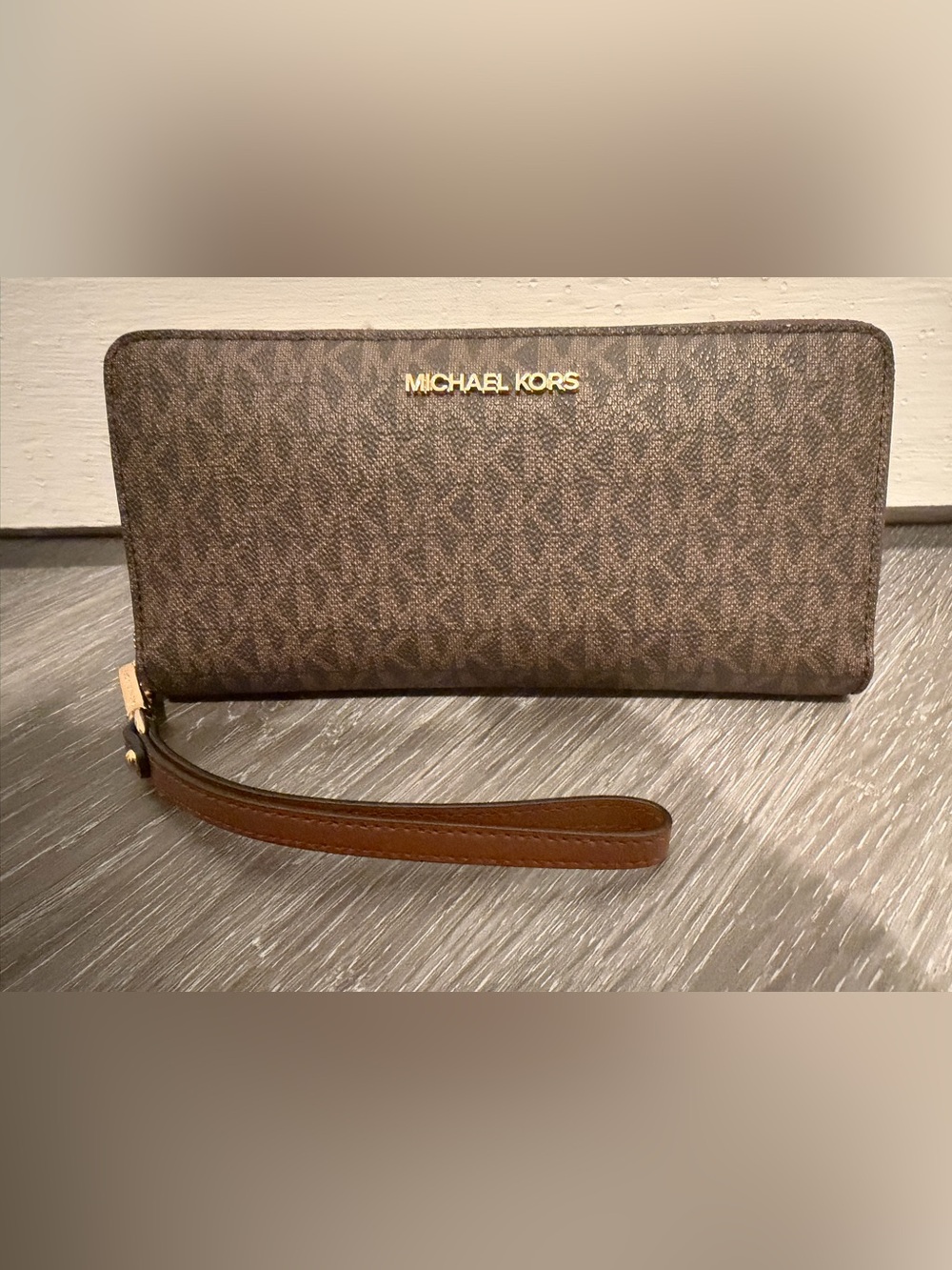 Michael Kors jet set large wristlet wallet